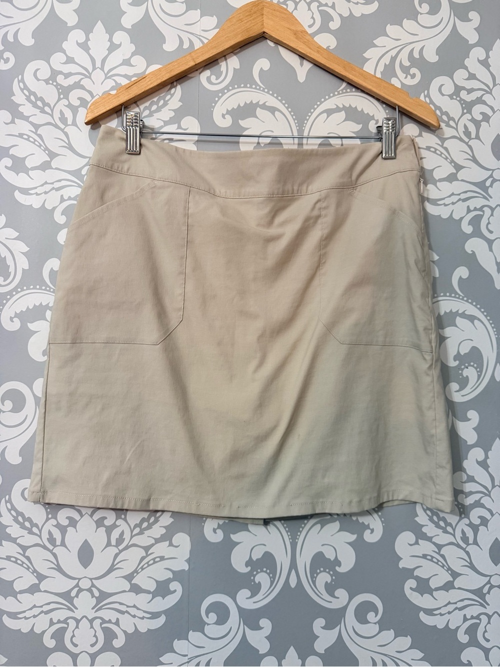 💫4/$25 • Northern Reflections Beige Front Pockets Skort